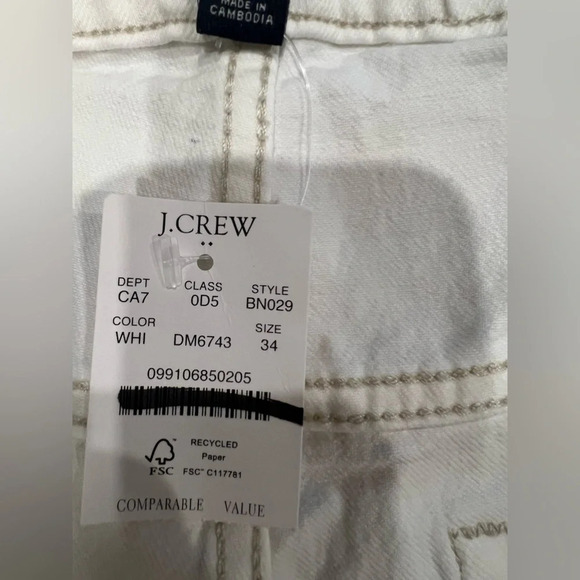 NWT - J crew
High rise straight 
Premium edition
Size 34
Waist 19”
Inseam 27” - Picture 8 of 10